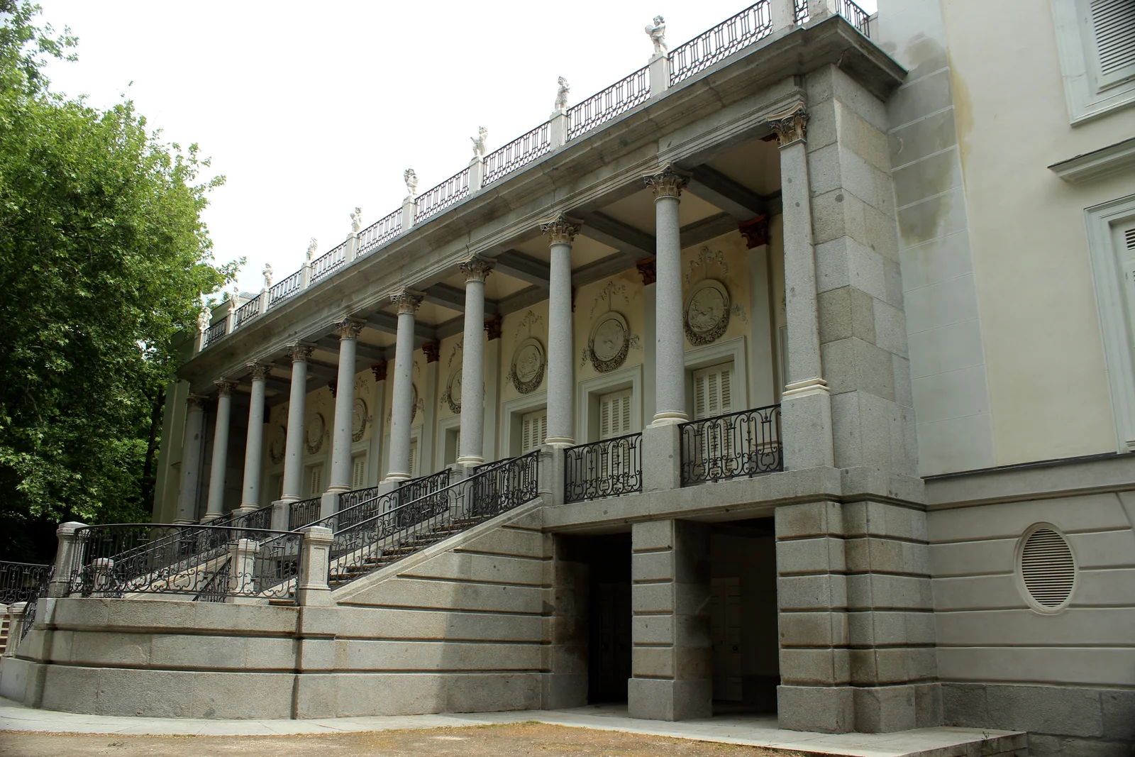 Alameda de Osuna palacio 01.jpg