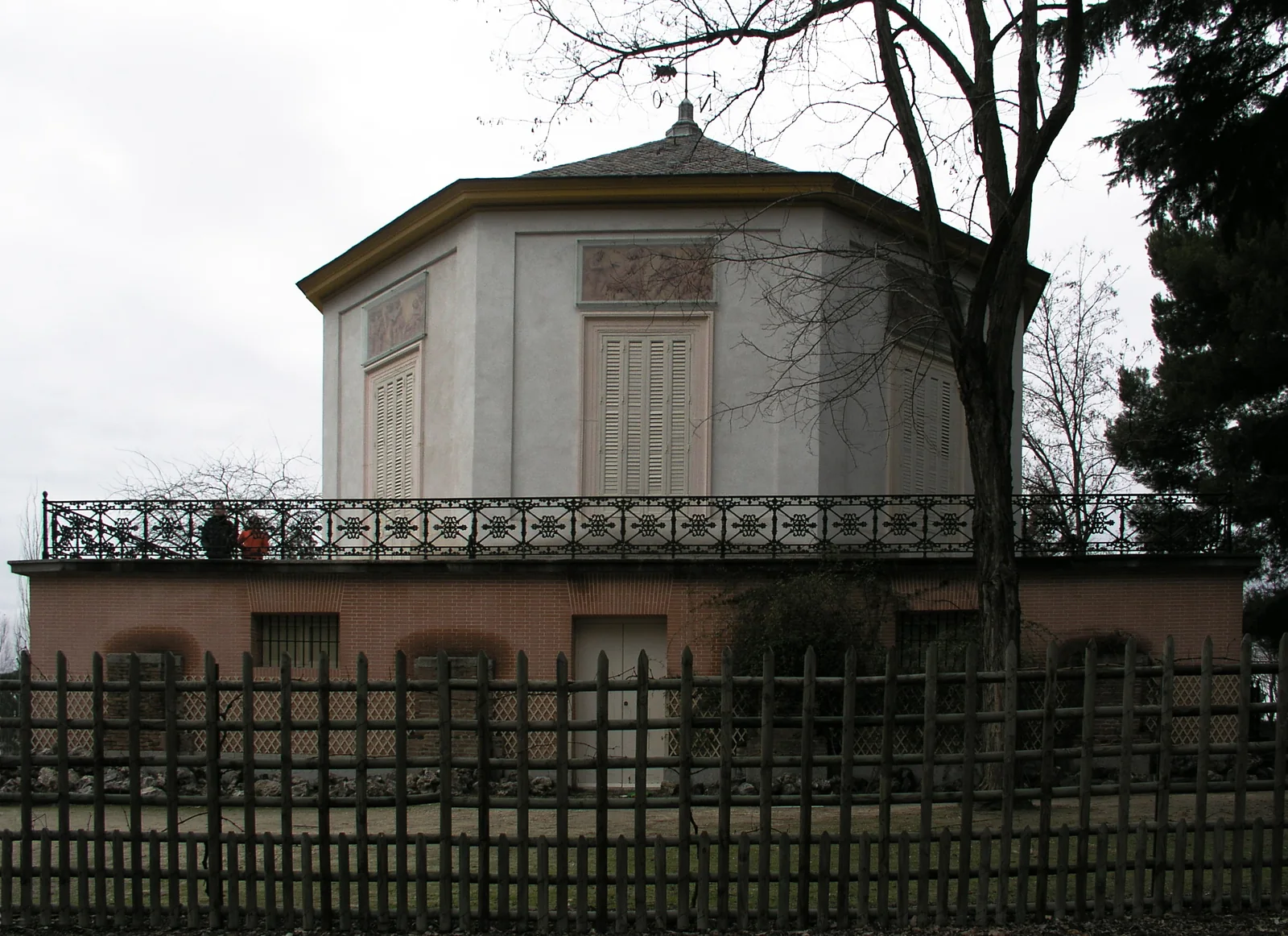 Fachada del Casino de Baile, terraza y basamento, fotografía de 2006