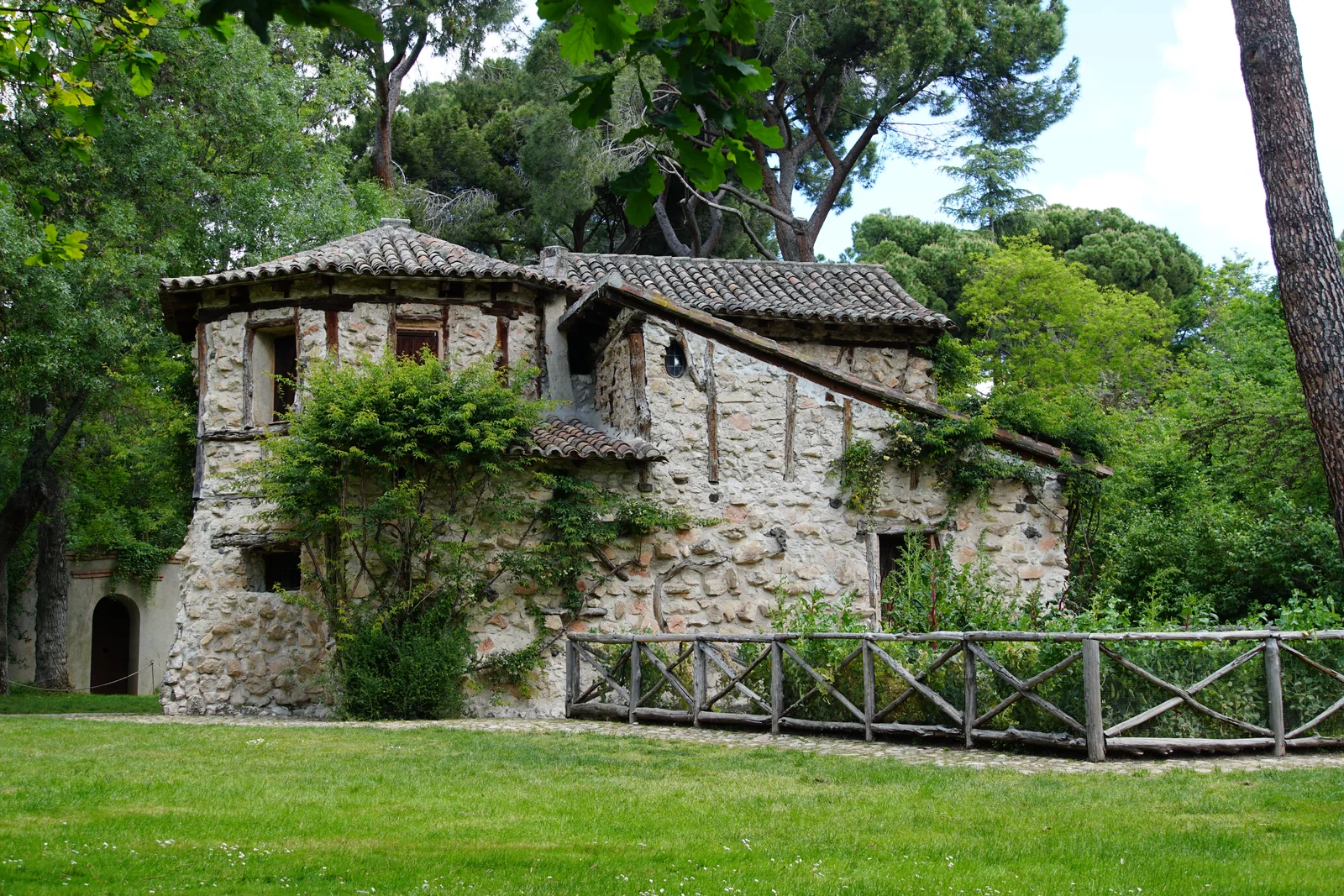 File:Caserón.jpg