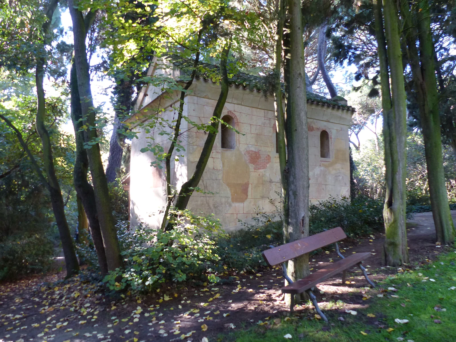 File:El Capricho, la ermita, Madrid, España, 2015 08.JPG