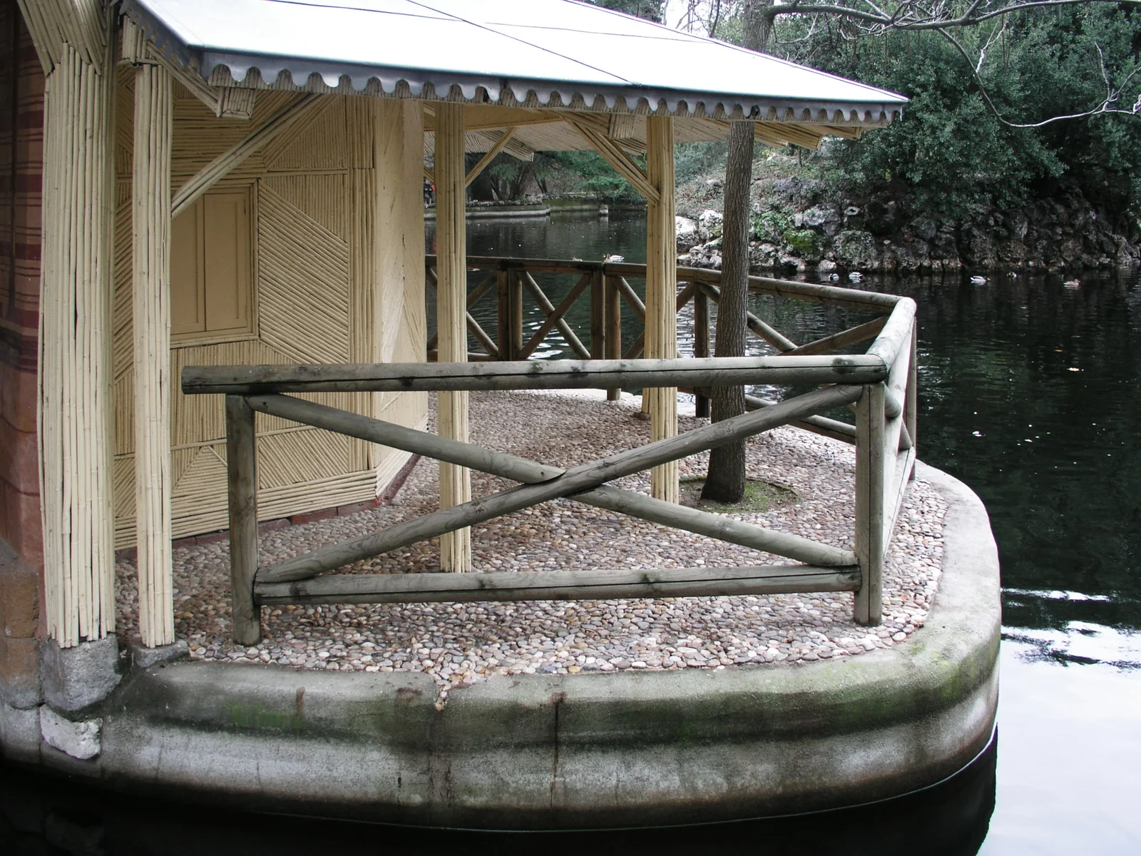 Jardin El Capricho Casa de Canas02.jpg